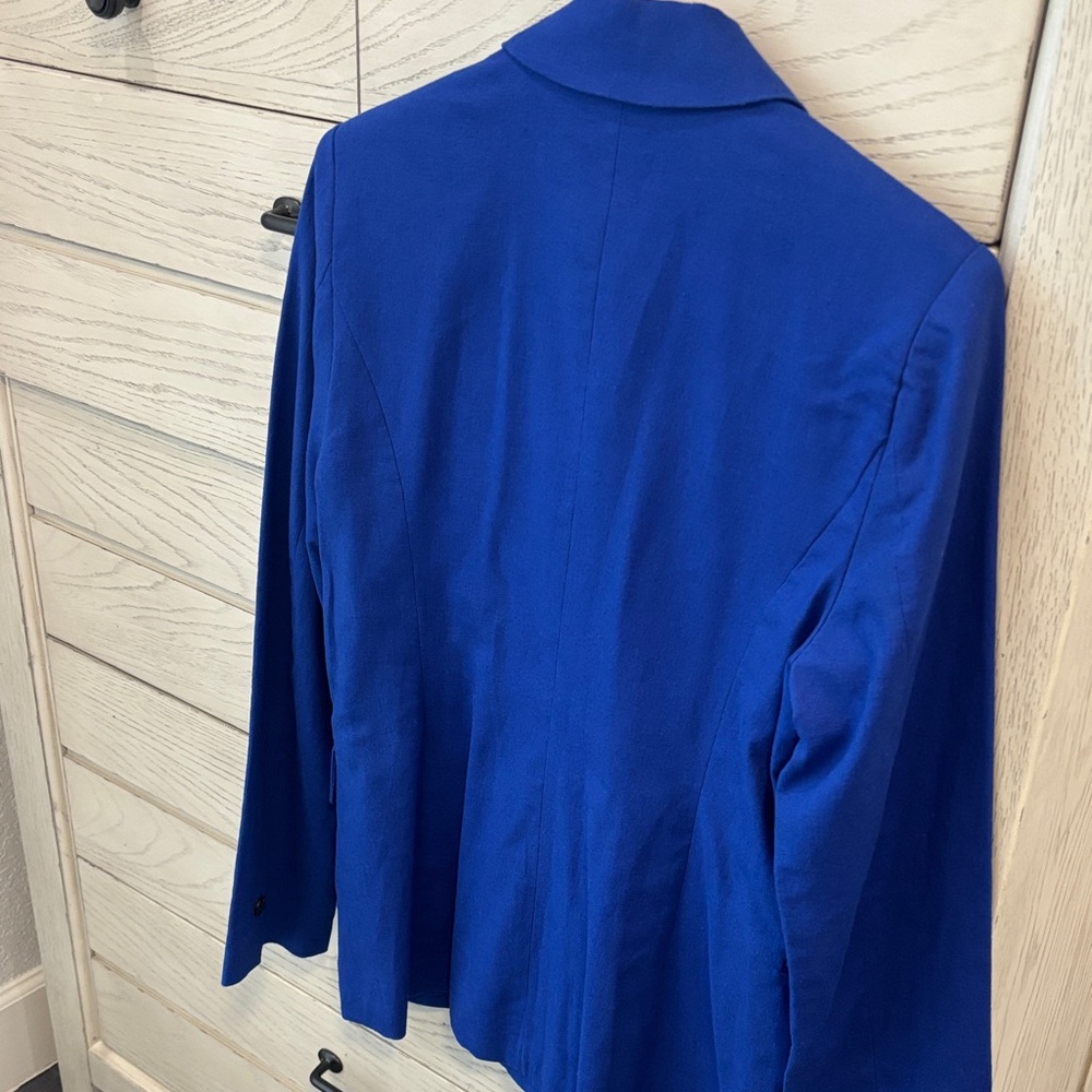 Elegant Royal Blue Double-Breasted Blazer - Picture 6 of 11